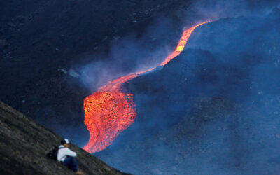 Discover the Thrilling Adventure of Hiking Volcan Pacaya in Guatemala