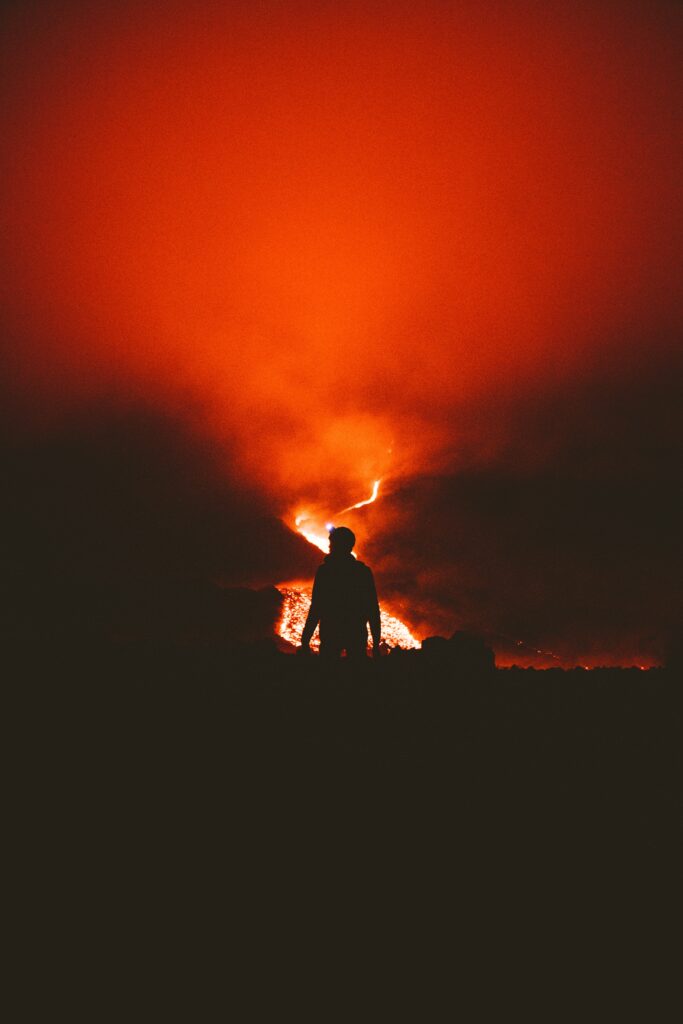 pacaya volcano hike - lava toasting