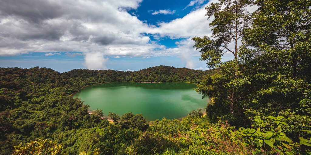 laguna chicabal​ Guatemala